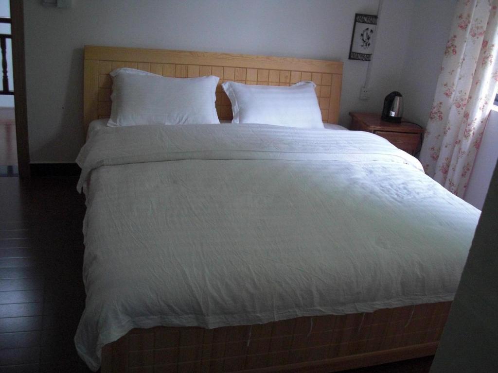 Huanggong Garden Hotel Yangshuo Room photo
